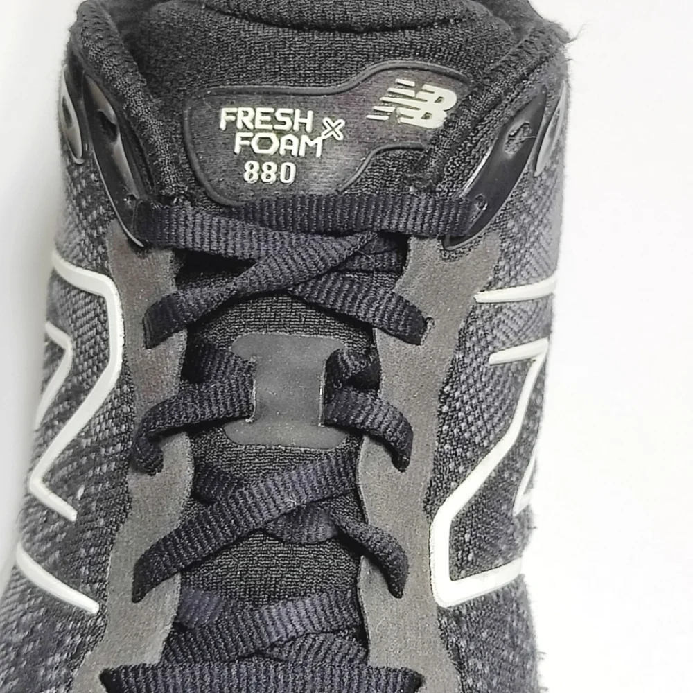 New Balance fresh foam 880 Women's Sneakers Black White Shoes Size 10
